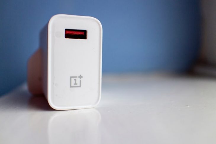 OnePlus 9-serien kommer med en oplader i kassen, bekræfter CEO